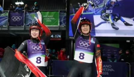 中國雪橇國家隊運動員古麗潔乃提·阿迪克尤木/趙佳穎獲得雪橇女子雙人比賽第八名